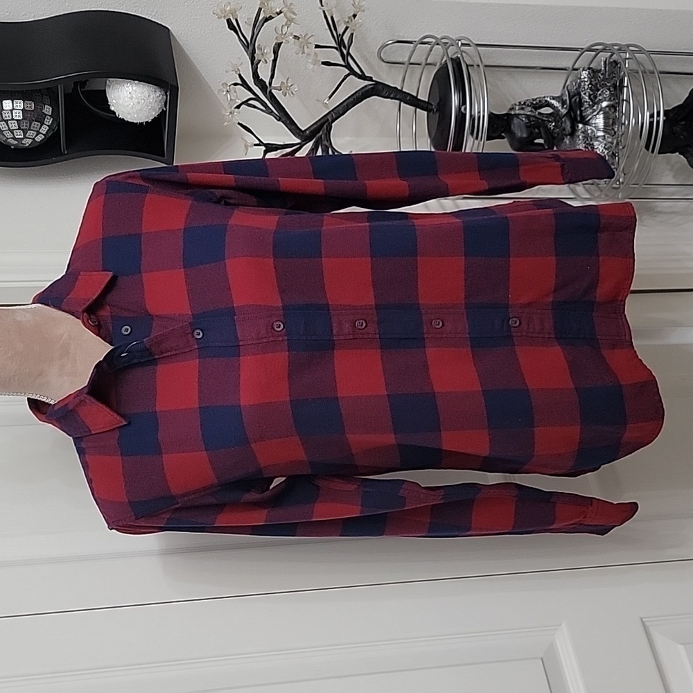 Uniqlo Size S Long Sleeve Flannel Blue and Red Checkered Shirt. NEW with Tags!
